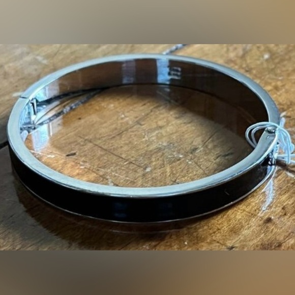 Banana Republic Factory Black & Silver Enamel Hinged Bangle Bracelet NEW - Picture 3 of 3